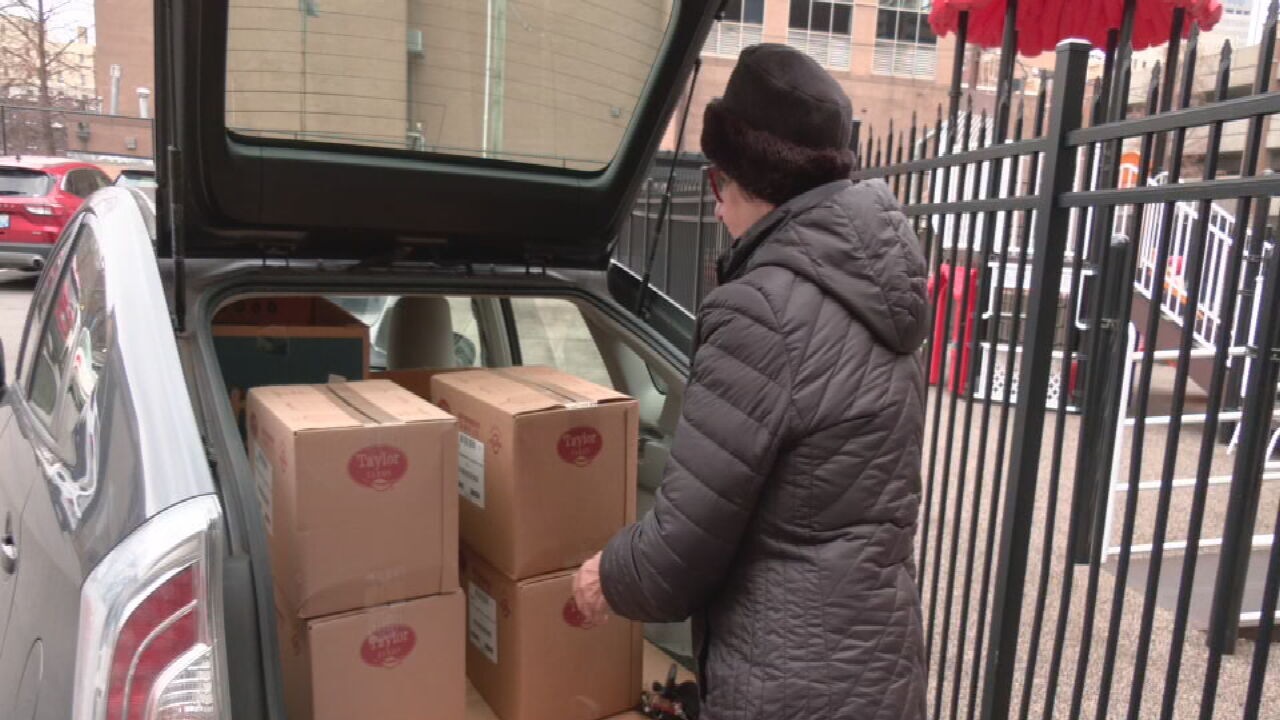 Kentuckiana volunteers collect, donate millions of pounds of surplus food for those in need